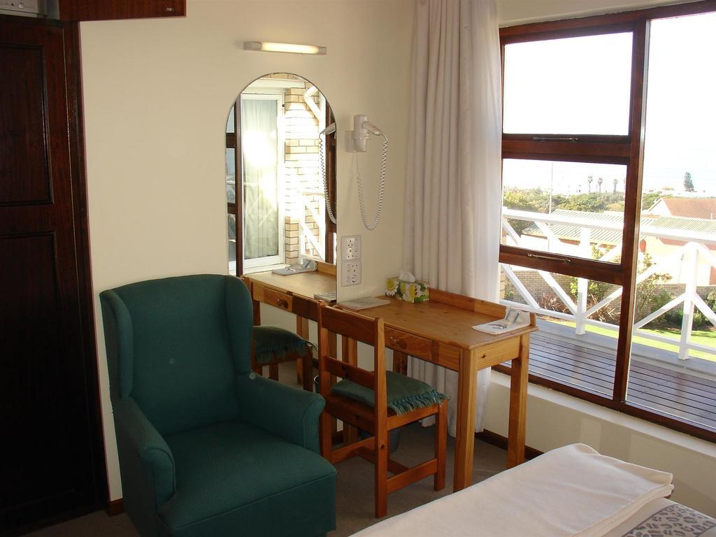 On The Bay Guesthouse Kruisfontein Room photo
