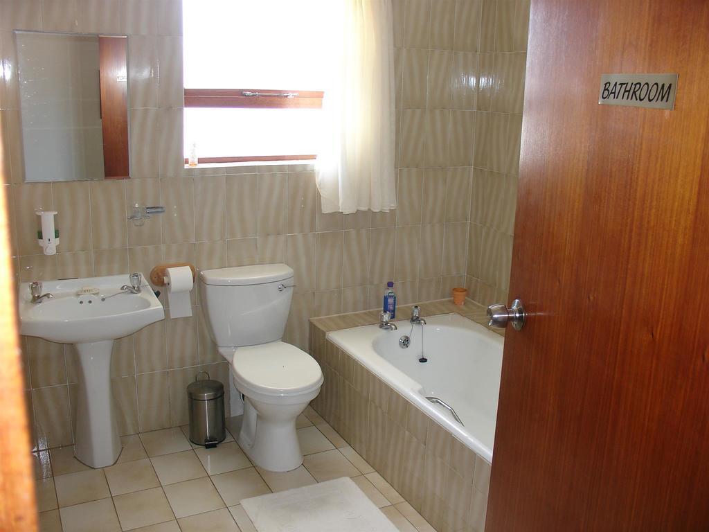On The Bay Guesthouse Kruisfontein Room photo